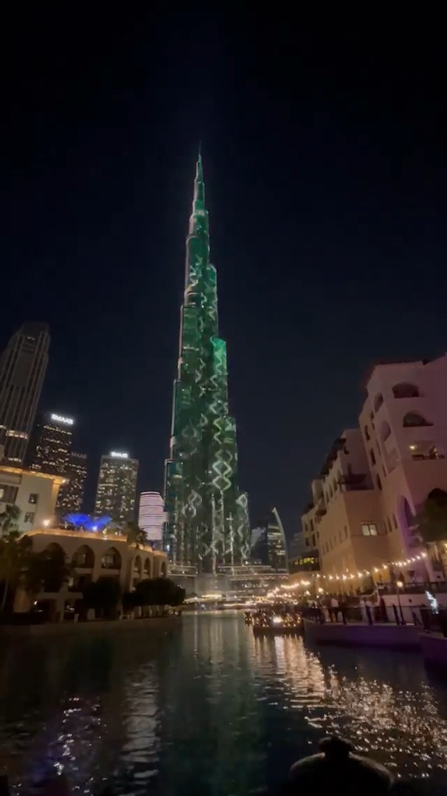 Live projection, green WHX pattern
